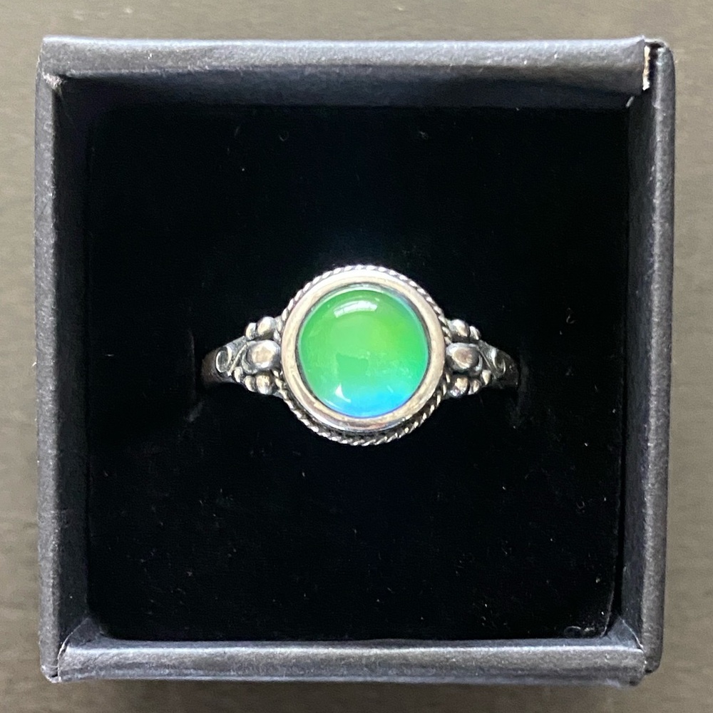 Elegant 8mm Round Stone Sterling Silver Mood Ring + Color Chart + Gift Box & Bag
